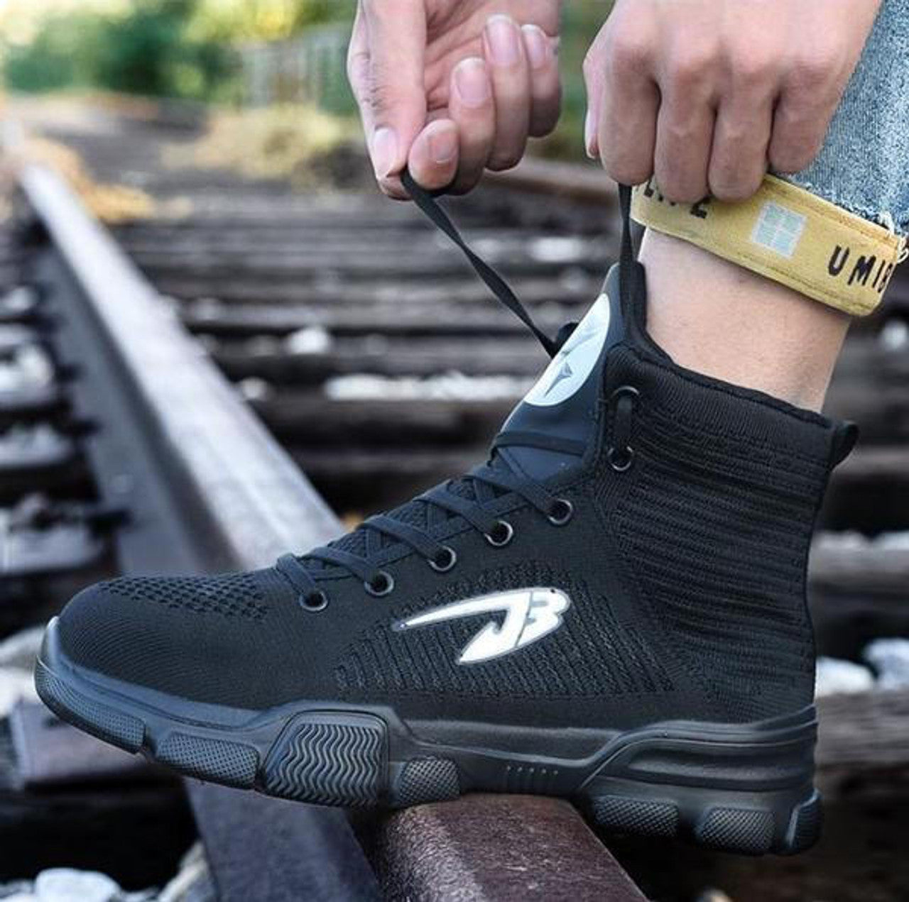 Flexible and Comfortable Safety Shoes